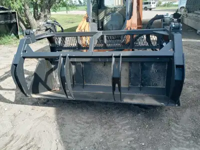 New! Skidsteer 82" Large capacity bucket grapple with spill guard. Asking $ 2995 Contact 204-38four-...