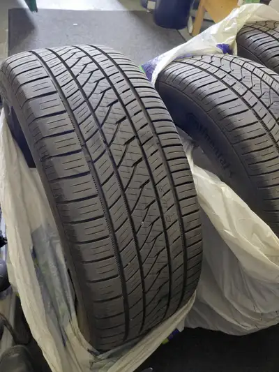 4 pneu ete , 4 summer tires Continental pure contact 235 55 17 99H Encore bon pour 2 ou 3 été Good f...