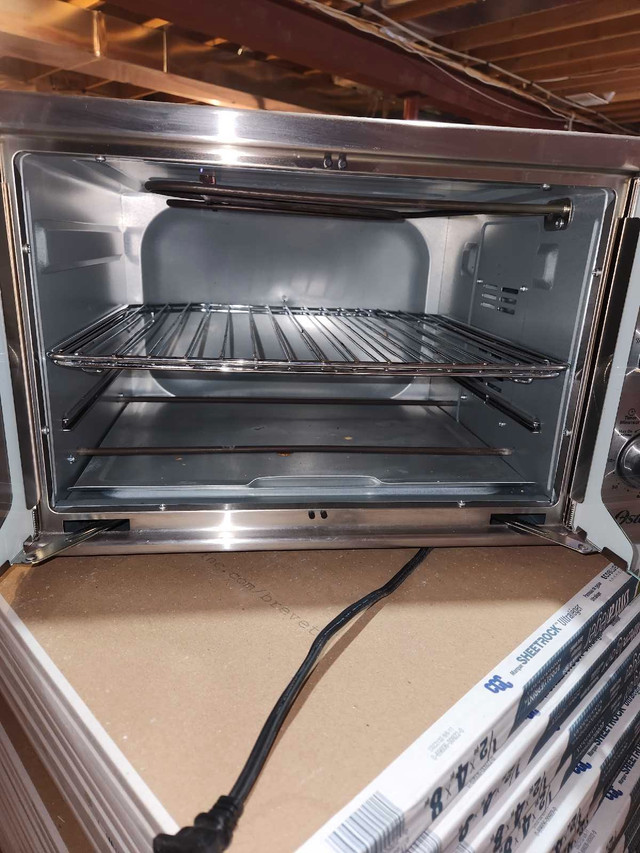 Oster toaster oven in Toasters & Toaster Ovens in Kitchener / Waterloo - Image 2