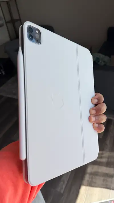 iPad Pro M2 11 inch (256GB WiFi) + Magic Keyboard + Apple Pencil, View more