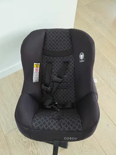 Lightly used Cosco Serenade convertible car seat in great condition. From a smoke-free, pet-free hom...