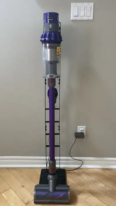 Dyson V10 Cordless Vacuum – Excellent Original Battery, Motorhea, View more