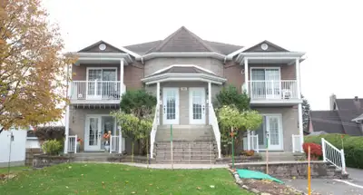 Beau grand 4 1/2 à louer à l'Ancienne Lorette situé près de l'Aéroport Jean Lesage (YUL) et à proxim...