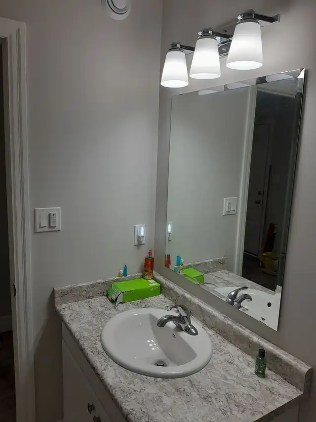 room rental and studio in Room Rentals & Roommates in Owen Sound - Image 9