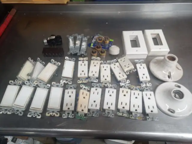 LOT OF ELECTRICAL DECORA OUTLETS SWITCHES PLASTIC COVERS ETC.