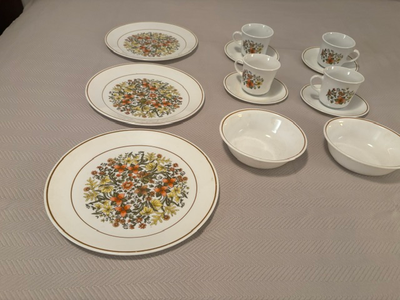 Vintage Corelle dish set. Service de vaisselle, View more