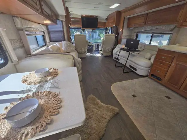 Fleetwood Revolution Diesel  in RVs & Motorhomes in Comox / Courtenay / Cumberland - Image 11