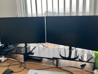 Two samsung 24" monitor