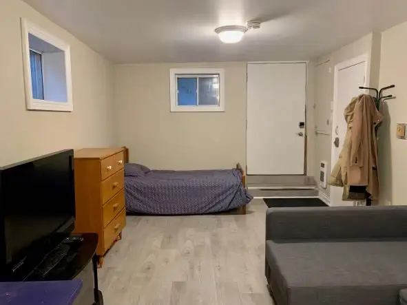 Room for Rent,Males Only,$850,Chinatown,Dundas Spadina, Mar. 1st