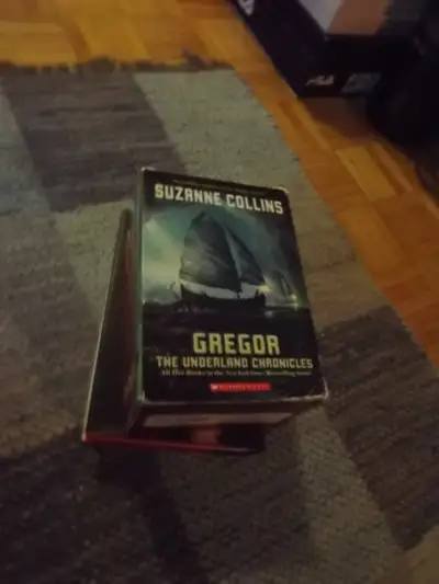 suzanne COLLINS 5 BOOKS BOX SET//"GREGOR" UNDERLAND CHRONICLES, View more