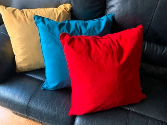 NEW DECORATIVE CUSHIONS - SET OF 3 FOR LESS THAN PRICE OF 1! in Home Décor & Accents in Winnipeg