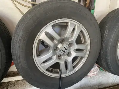 Selling the rims, tires are not great. 2002 Honda crv rims. 5x114.3 bolt pattern