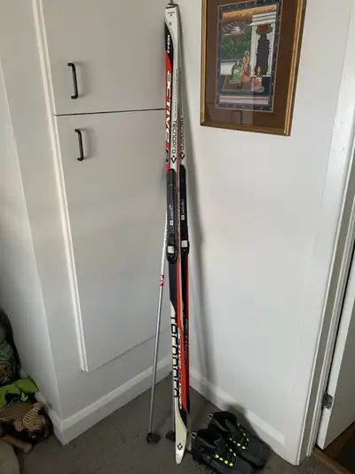Techno pro cross country skis with poles used once Size 6 (fits size women’s 8) techno junior pro bo...