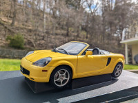 Autoart 1/18 Scale Diecast - Toyota MR2 Spyder 2000 LHD - Yellow
