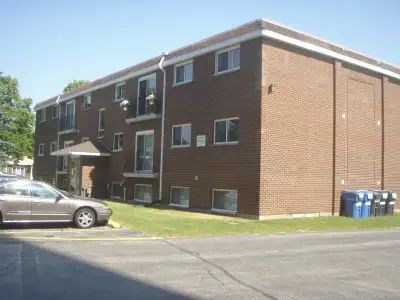 2 Bedroom - Aug 1 - $1875 incl - 9 Balfour Cres
