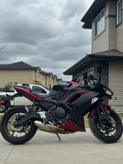 ***NINJA 650 2021*** Selling because I’m upgrading to a supersport. Perfect bike to get into riding...