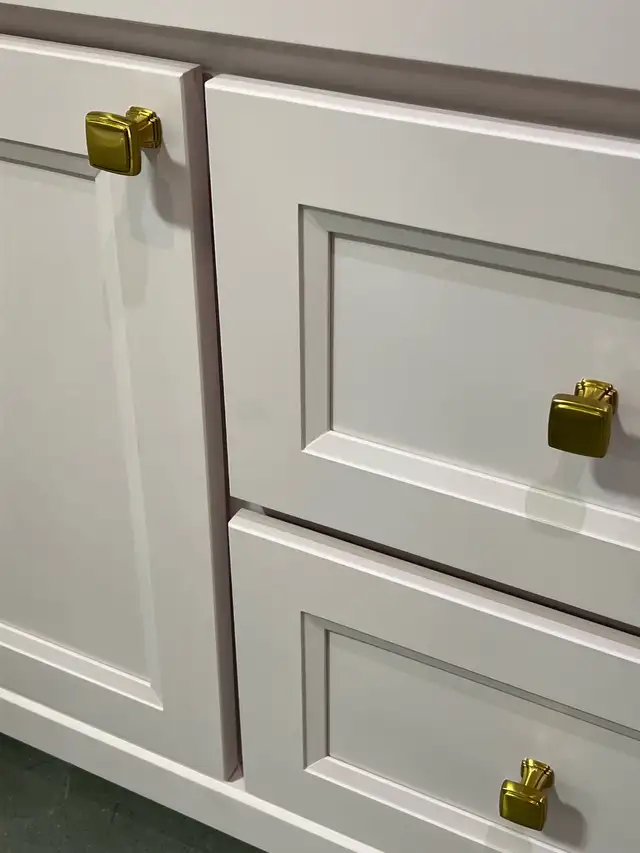 36” Bathroom vanity Pink, Stonewood ex display  in Cabinets & Countertops in Hamilton - Image 6