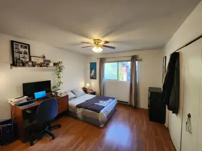 Location: Golden Triangle, a quiet and charming neighbourhood in Downtown Ottawa. Rent: $875/month H...