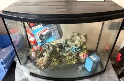 Recently emptied. Holds Water (no issues) Getting out of the hobby and selling a 36 gallon fish tank...
