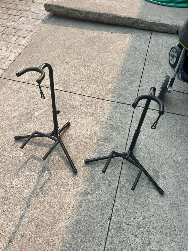 guitar stands  in Guitars in Belleville - Image 4