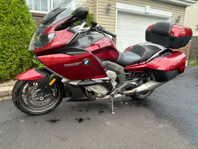 Je mets en vente ma 2011. BMW K1600GT, une moto grand tourisme conçue pour le confort et la performa...