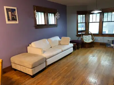 - 4 bedrooms, 2 full bathrooms, with a huge living area, - carpet free, very nice, clean and bright...