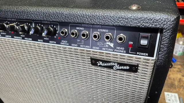 Fender 210 Princeton Chorus Guitar Amp in Amps & Pedals in Ottawa - Image 4