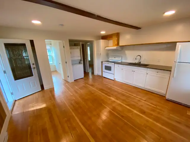 2 BED, 1 BATH, W/D ensuite, Newly Renovated, Duplex Unit