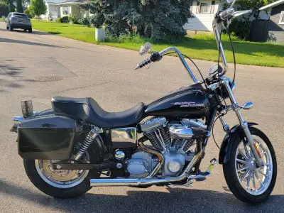 2005 Dyna Only 8,700km Tires 1900 km still lots of life. 3" primo belt primary. Carburated. Fwd cont...
