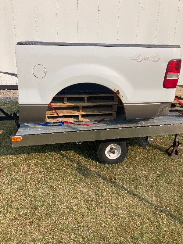 Pending pick up 2004 f150 box and both front fenders Auto Body Parts