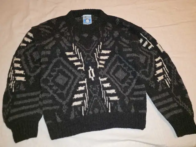 Men's Icelandic wool sweater  in Men's in Edmonton - Image 3