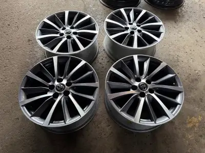 STILL AVAILABLE,Came off Toyota Highlander,bolt pattern,5x114.3,Center bore 60.1,size 18x7.5,it can...