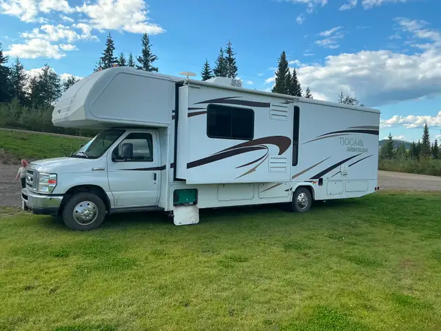 2013 Fleetwood Tioga Montana Class C Motorhome in RVs & Motorhomes in Red Deer - Image 4