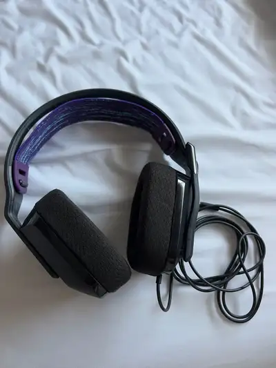 Selling my Logitech G335 Wired Gaming Headset in like-new condition. Barely used and works perfectly...