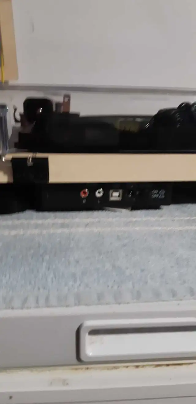 Turntable  in Stereo Systems & Home Theatre in Red Deer - Image 5