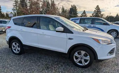 White 2014 Ford Escape SE in great condition. Reliable and fuel-efficient SUV, perfect for daily dri...