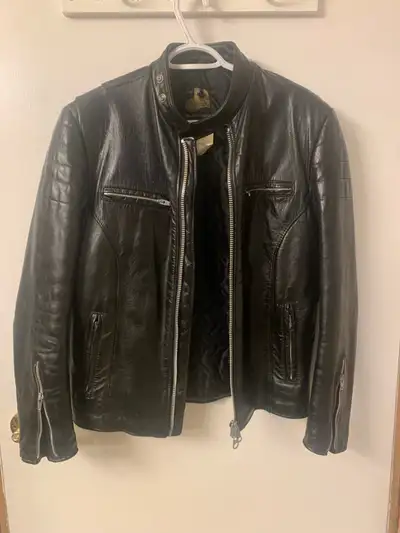 Classic cafe style leather jacket in amazing shape. I had it for a long time and always took care of...