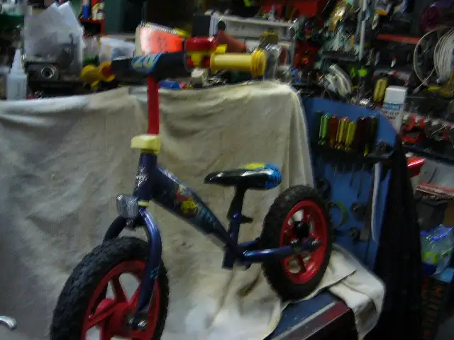 Velo pour debutant sans pedalier, pneus a air 12 po (huffy) in Kids in Longueuil / South Shore - Image 10