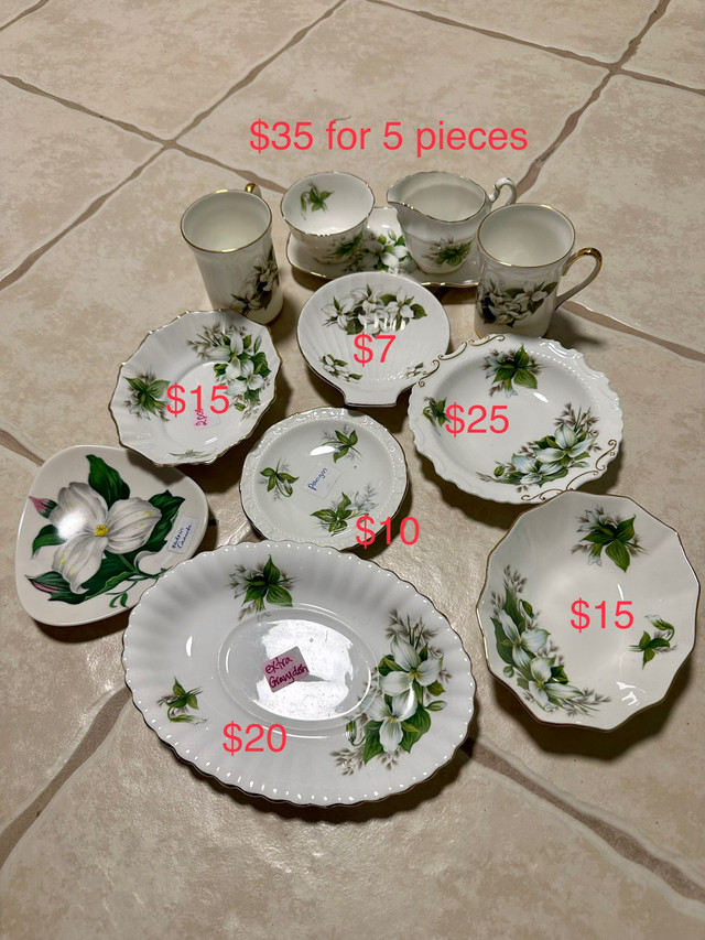 Vintage England Bone China Royal Albert Trillium		
$10 each salt in Kitchen & Dining Wares in Oshawa / Durham Region - Image 4