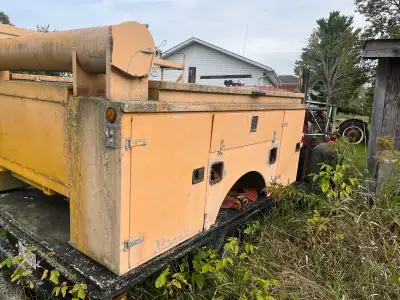 9’ service box. All aluminum
