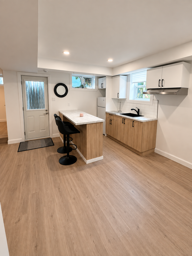3 ½ Fully Renovated Apartment with Parking / Laval University