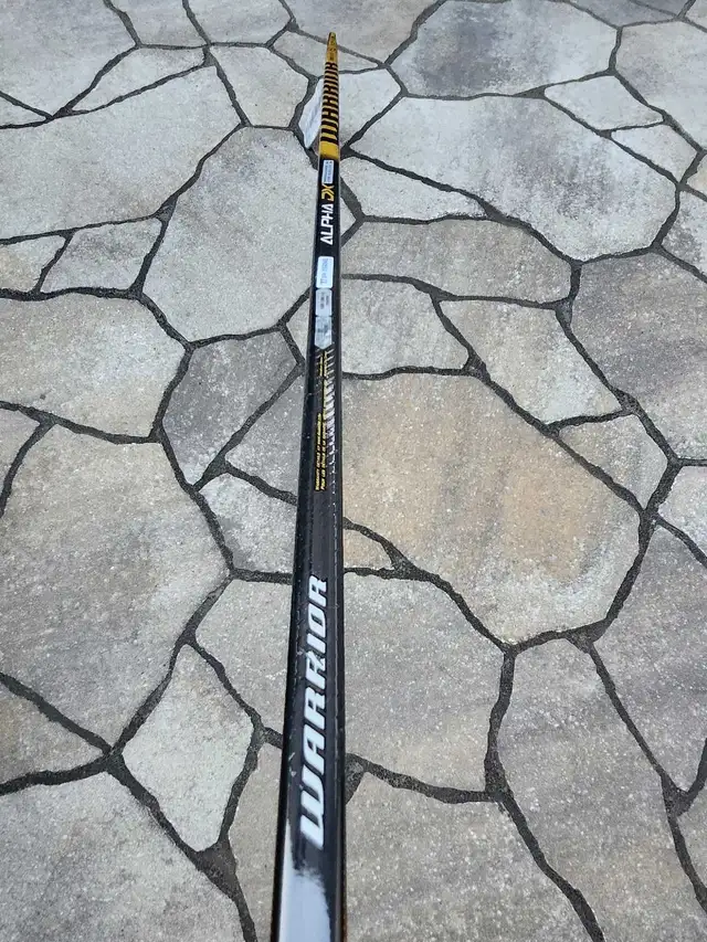 Warrior Alpha DX Gold Junior Hockey Stick 50 Flex in Hockey in Ottawa - Image 11