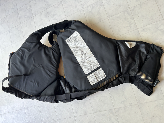 Serratus Flak Small Life Jacket / Personal Flotation Device PFD in Water Sports in Ottawa - Image 4