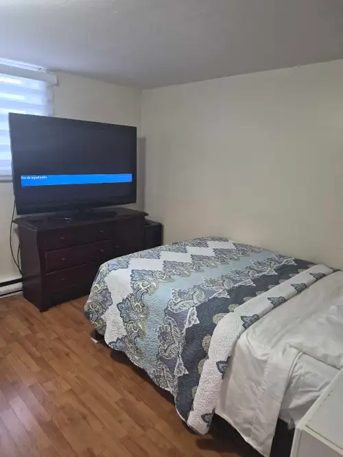 A beautiful room in the west island, close to everything stores, fairview center, school, bus, train...