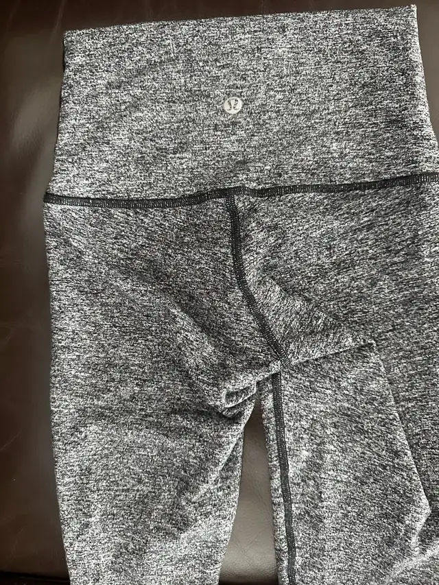 Lululemon Leggings Women’s XS in Women's - Bottoms in Oakville / Halton Region - Image 2