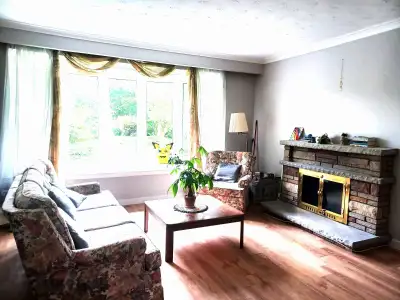 MUST SEE THIS 5 STAR MAIN FLOOR PRIVATE ROOMS IN MODERN DESIGN HOUSE – CHOOSE FROM 1 TO 3 PRIVATE RO...