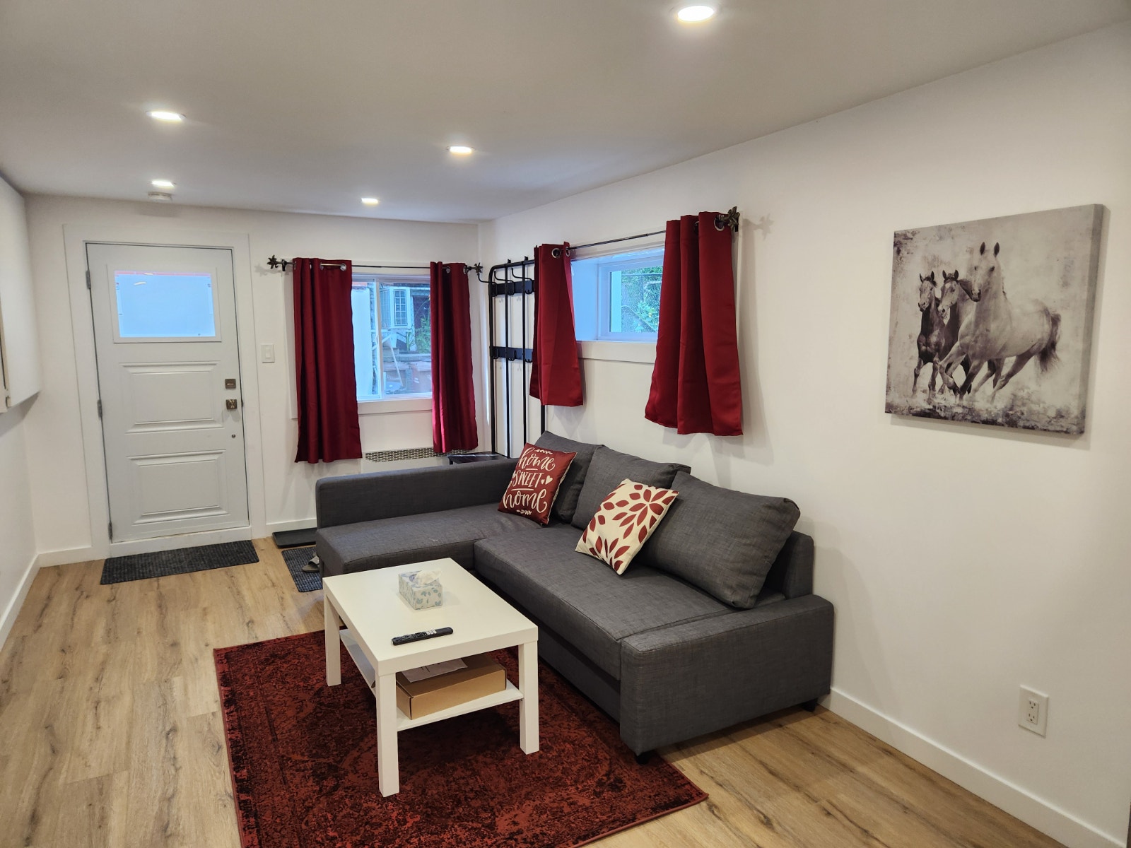 31/2 apartment for rent. Fully furnished and renovated — photo 1