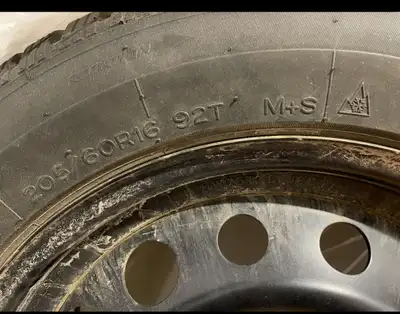 Used two winters low mileage , servi deux hivers peu de milage , ford eco sport 2021 205/60/R16