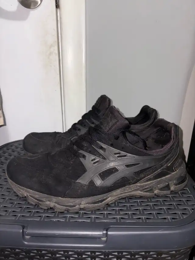 free Asics gel mens size 11 running shoes in Men's Shoes in Oshawa / Durham Region - Image 6