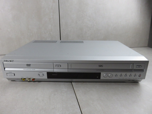 Sony DVD VCR Combo Video Player with Remote Control in Video & TV Accessories in City of Halifax